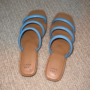 blue stripe flip flops. size 9